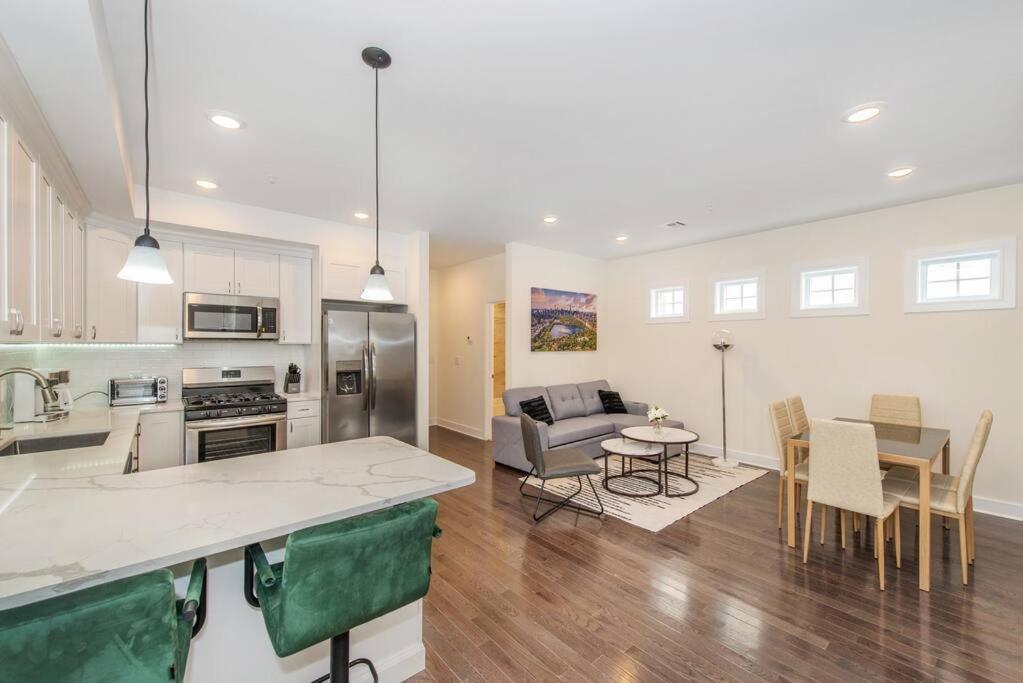 Stylish Chic Condo Nyc At Fingertips Норт-Берген Экстерьер фото