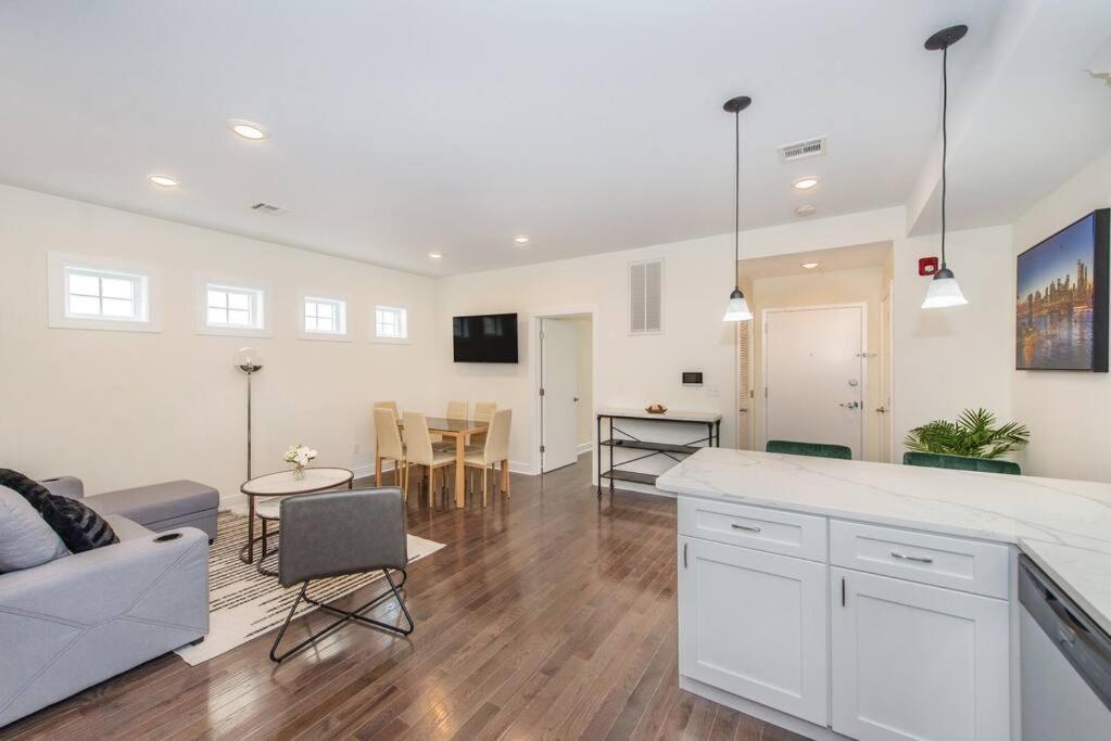 Stylish Chic Condo Nyc At Fingertips Норт-Берген Экстерьер фото