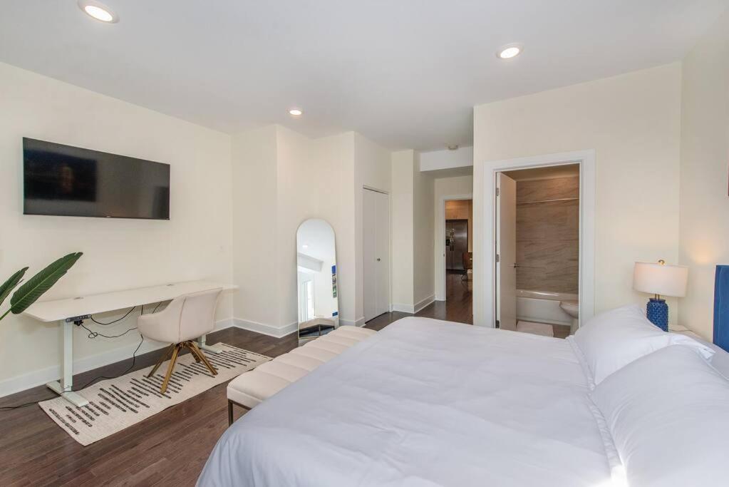 Stylish Chic Condo Nyc At Fingertips Норт-Берген Экстерьер фото
