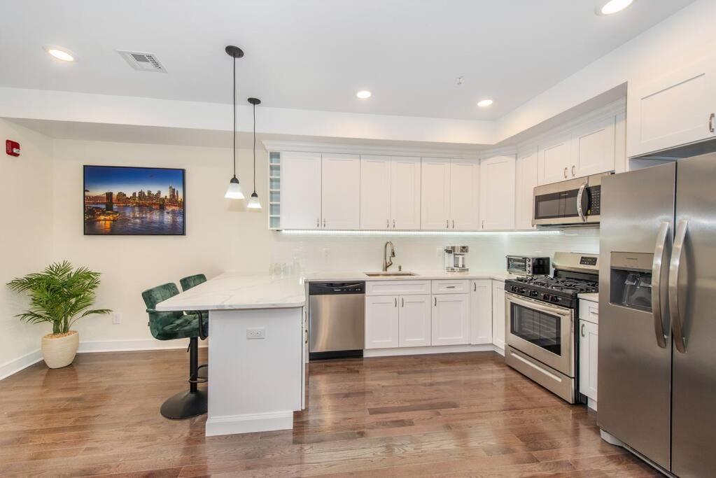 Stylish Chic Condo Nyc At Fingertips Норт-Берген Экстерьер фото
