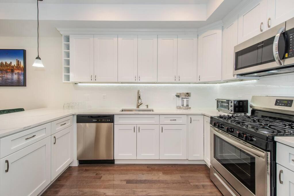 Stylish Chic Condo Nyc At Fingertips Норт-Берген Экстерьер фото